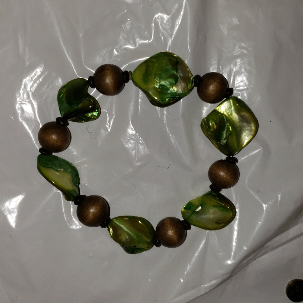 Beautiful Shell Bracelet - Picture 4 of 6